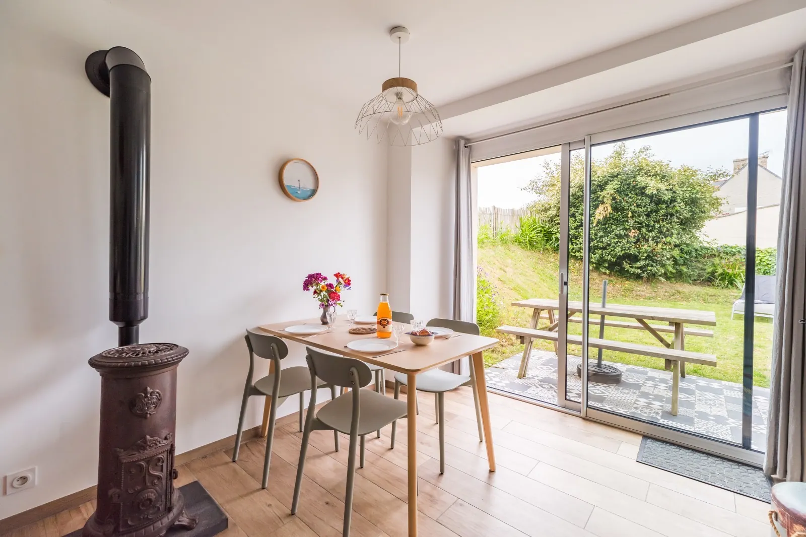 Dining area and garden access